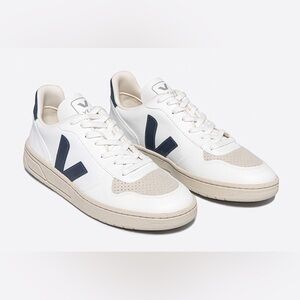 VEJA CWL v-10 White Womens 8.5-9/EU40 sneakers $225